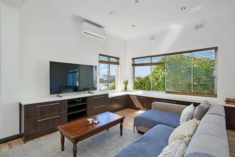 3 Bedroom Property for Sale in Green Point Western Cape